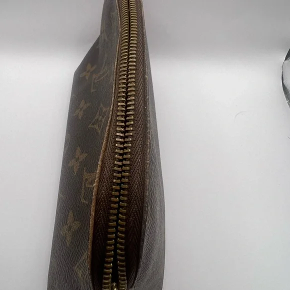 Louis Vuitton Cosmetic Monogram Pouch - Picture 4 of 16